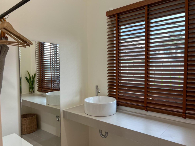 Bathroom 4, Nisasiri Boutique Resort, Laem Sing
