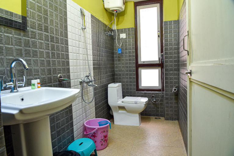 Bathroom 5, Rufina Lachung Heritage, North Sikkim