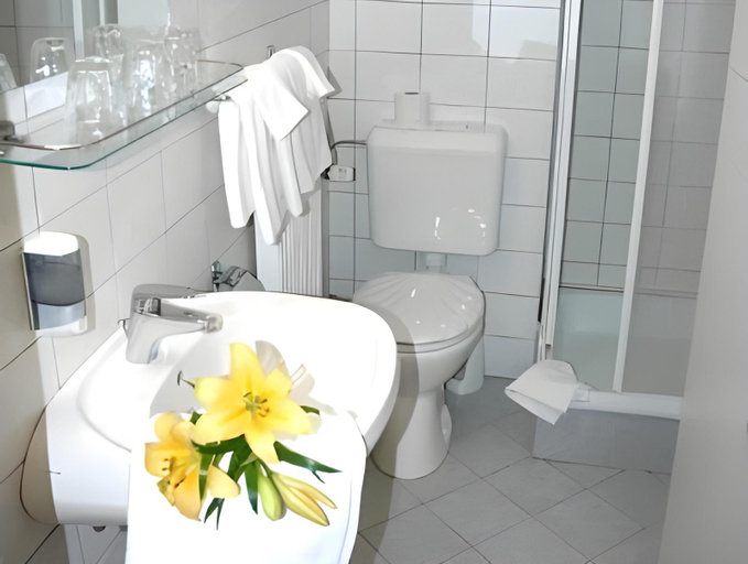 Bathroom 4, Bakony Hotel, Zirc