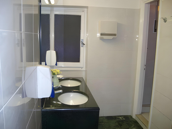 Bathroom 4, Hotel Robinia Imperia, Imperia