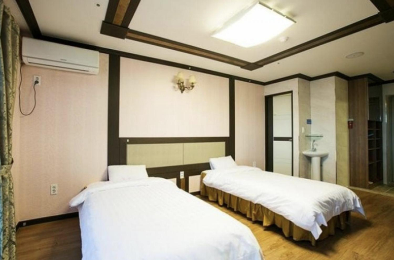 Bedroom 2, Jeju TS Youth Hostel & Resort, Seogwipo
