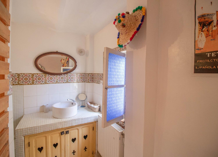 Bathroom 3, Bayt Alice Hostel, Tanger-Assilah