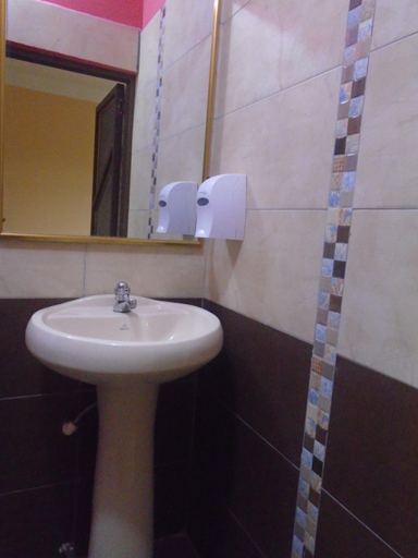 Bathroom 2, Hotel Platinum Class, Lago Agrio