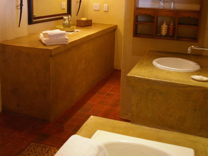 Bathroom 2, Bohm's Zeederberg Country House, Ehlanzeni