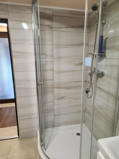 Bathroom 4, CASA Maria, Orlat