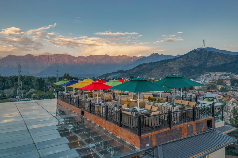 Others 4, Hotel Meerz, Srinagar