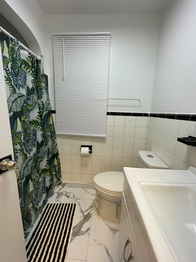 Bathroom 5, Toronto Full Bed in a Room - Midtown, Toronto