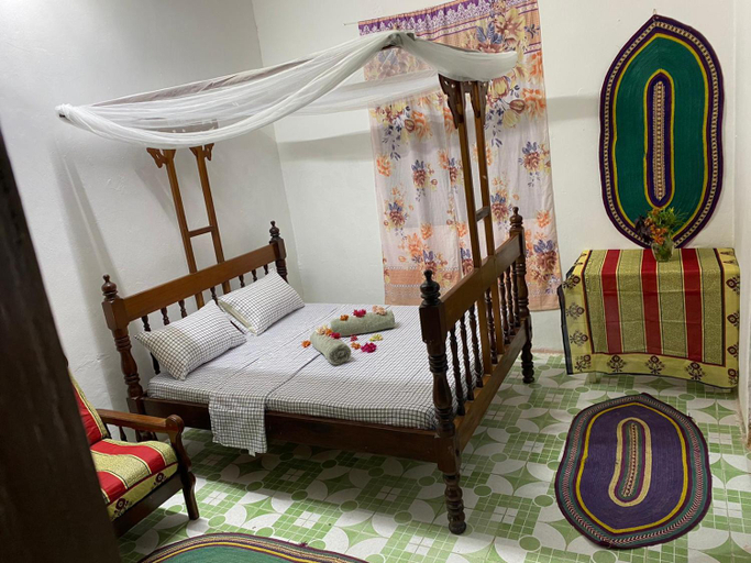 Others 4, Sanaa Hostel, Mjini