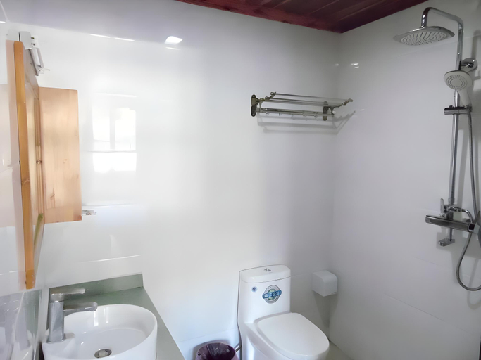 Bathroom 2, Lao Blossom Hotel, Luang Prabang