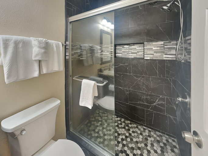 Bathroom 3, Seastar BRM, Galveston