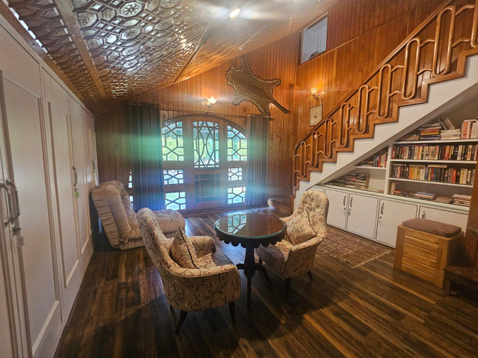 Public Area 2, Tree of Life Lakeside Cottage Srinagar, Srinagar