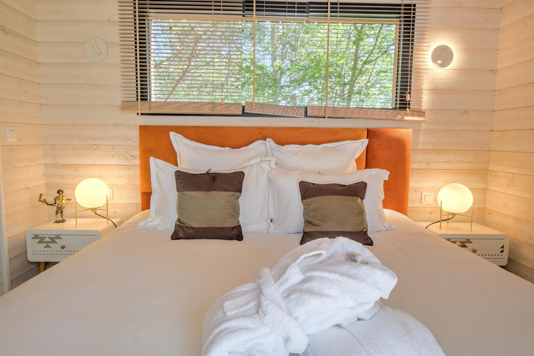Bedroom 2, Lodge Secret avec Jacuzzi, Dordogne