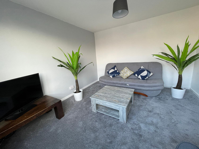 Others 3, Close to Peak District 3BR Home w/ Parking, Sheffield