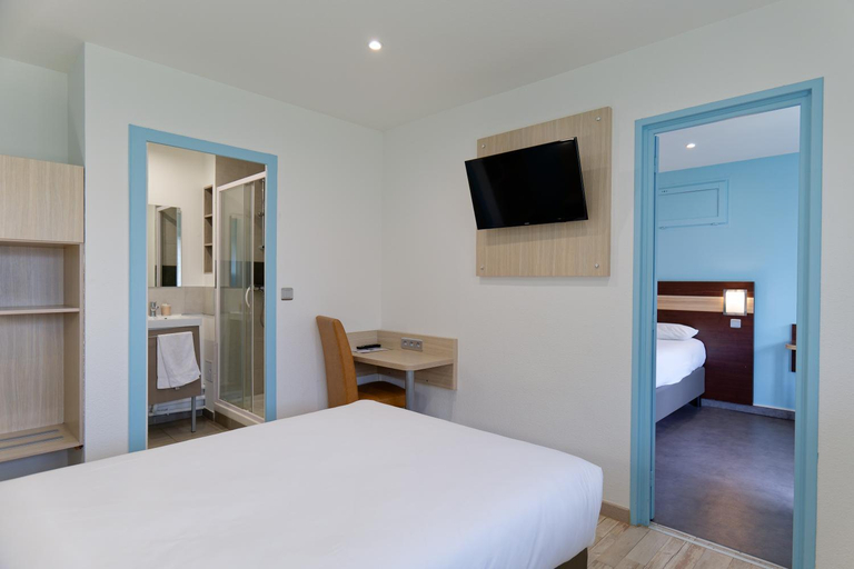 Bedroom 2, Hotel Restaurant Les Jardins D'Epone, Yvelines