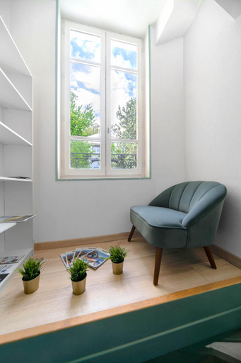 Facilities 5, Residence Bains Callou situee face aux thermes, Allier