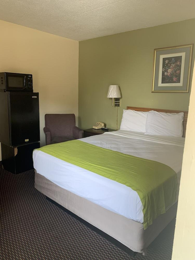 Bedroom 2, River Place Inn - Pigeon Forge, Sevier