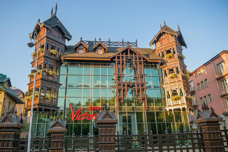 Exterior & Views