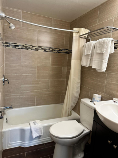Bathroom 4, Bestway Inn, Delaware