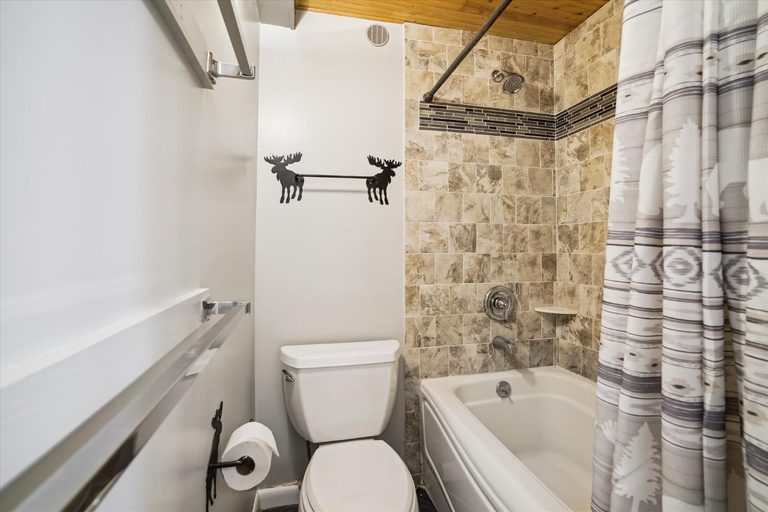 Bathroom 3, Whiffletree D2 3BR Condo with Fireplace, Ski Home, & Shuttle, Rutland