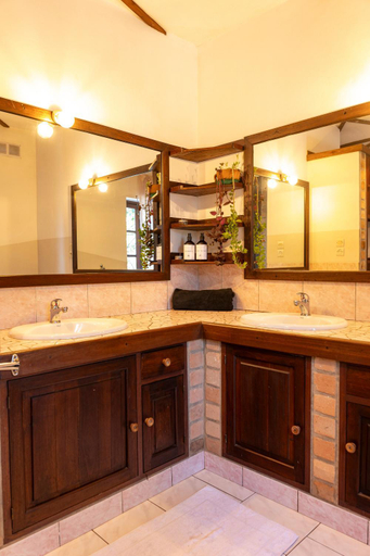 Bathroom 5, MANGA BLUE'S GUEST HOUSE, Haute matsiatra