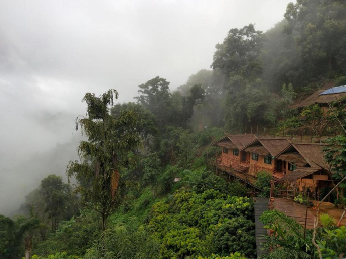 5, Akha Mud House Mae Salong, Mae Fa Luang
