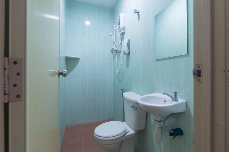 Bathroom 5, Mines Cempaka Budget Hotel, Seremban