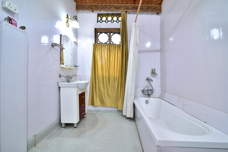 Bathroom 2, Inshallah Houseboats, Srinagar