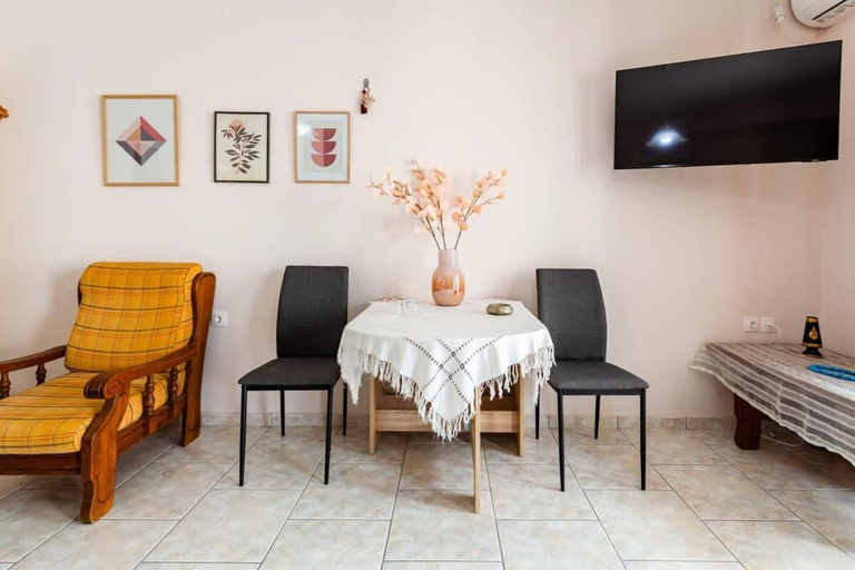 Others 3, Kalamata City Nest - Central & Cozy Hideout, Peloponnese