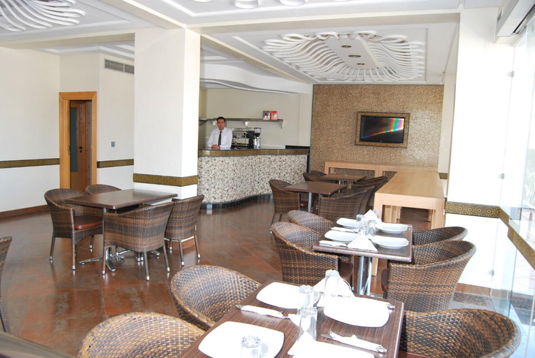 Food & Drinks 5, Residence Rofaida, Agadir-Ida ou Tanane