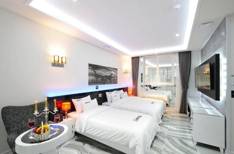 Bedroom 2, Luxury Hotel, Muan