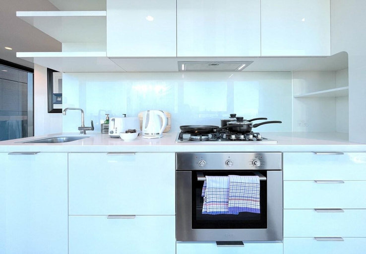 2, LV42 High-rise condo CBD panoramic city view, Melbourne