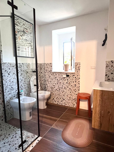 Bathroom 2, L'Asilo - Guest and bike house, Matera