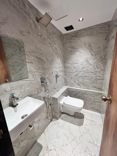 Bathroom 3, Hotel Lavish Park, Mumbai Suburban