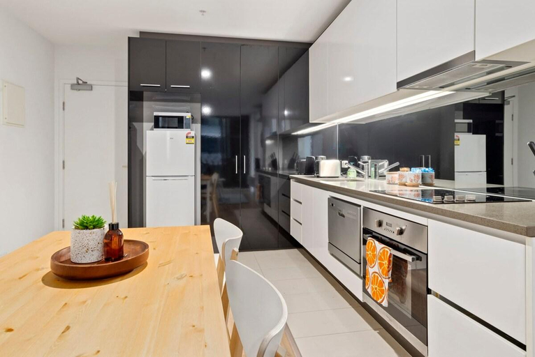 Others 4, Comfy 2BR Apt Next to Southern Cross, FREE Parking, Melbourne