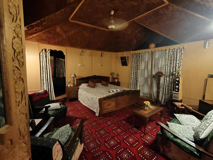 Bedroom 2, Bangkok Houseboat, Srinagar