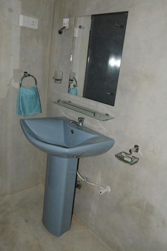 Bathroom 5, Hotel Thilon, Katana