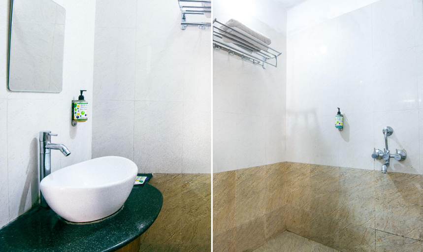 Bathroom 4, Treebo Empire Executive, Hinjewadi, Pune
