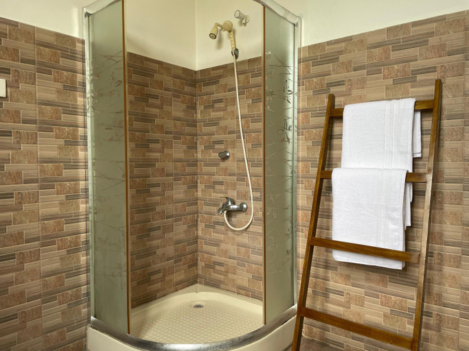 Bathroom 4, BlissFam Villa & Hostel, Negombo