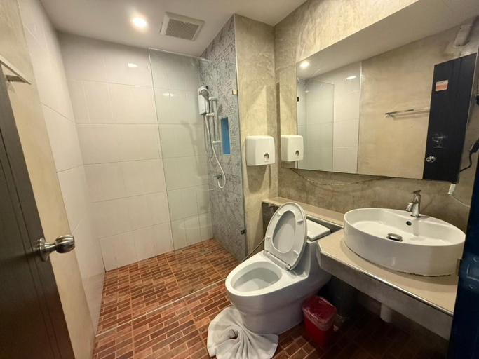 Bathroom 3, Sor Kor Sor Resort, Sattahip