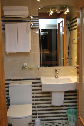 Bathroom 5, Residence Rofaida, Agadir-Ida ou Tanane