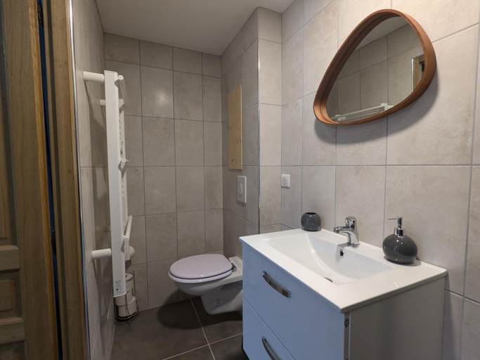 Bathroom, Charmante Chambre Myosotis avec Jardin et DVD - FR-1-589-665, Vosges