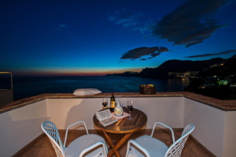 Others 5, Residence Li Galli, Salerno
