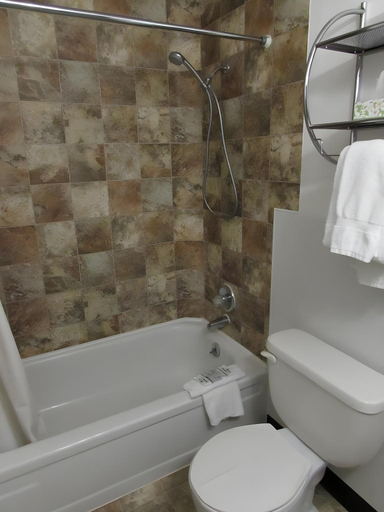 Bathroom 5, Kennewick Suites, Benton