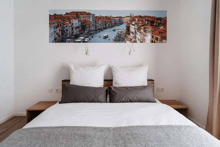 Bedroom 3, Step Inn The Fair Hotel, Wetteraukreis