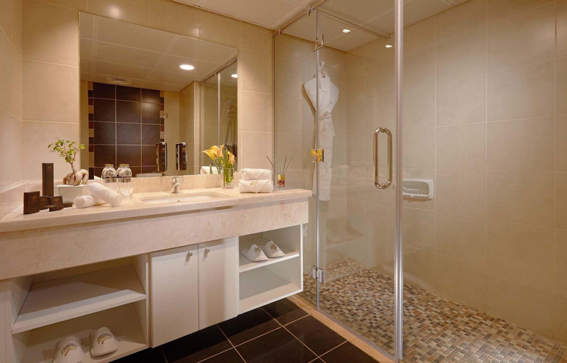 Bathroom 5, Andalus Al Seef Resort & Spa, Abu Dhabi City