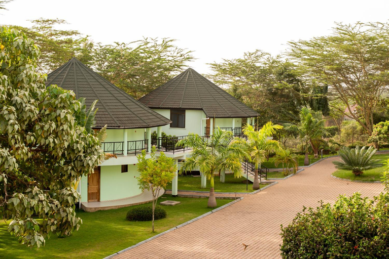Exterior & Views