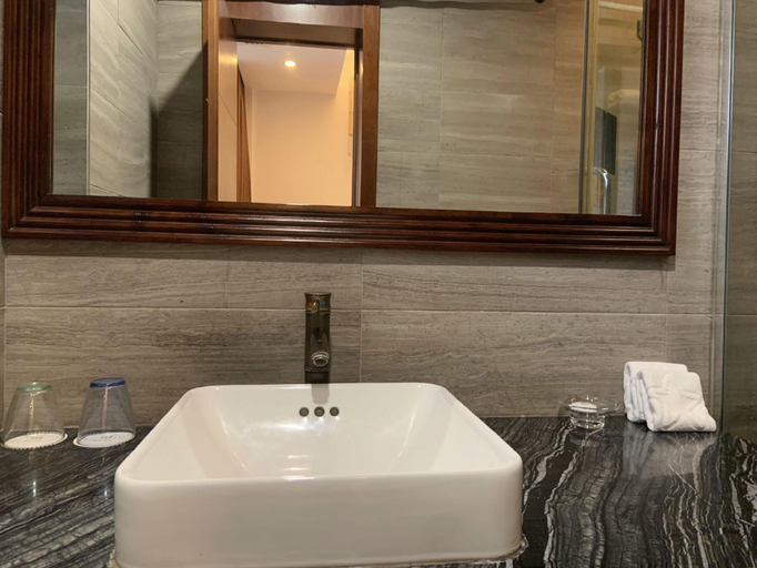 Bathroom 3, Guangzhou Bai Ming Hotel, Guangzhou