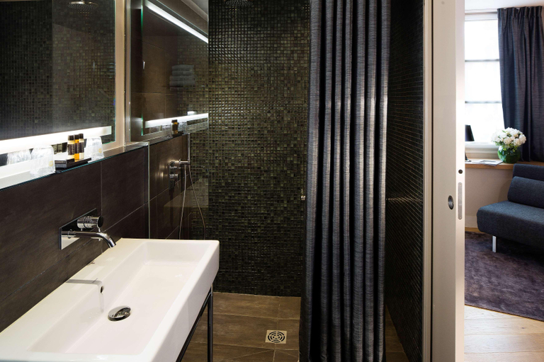 Bathroom 4, Best Western Quartier Latin Pantheon, Paris