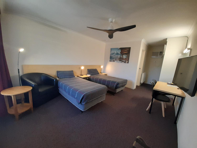 Bedroom 2, Cooma Motor Lodge Motel, Cooma-Monaro