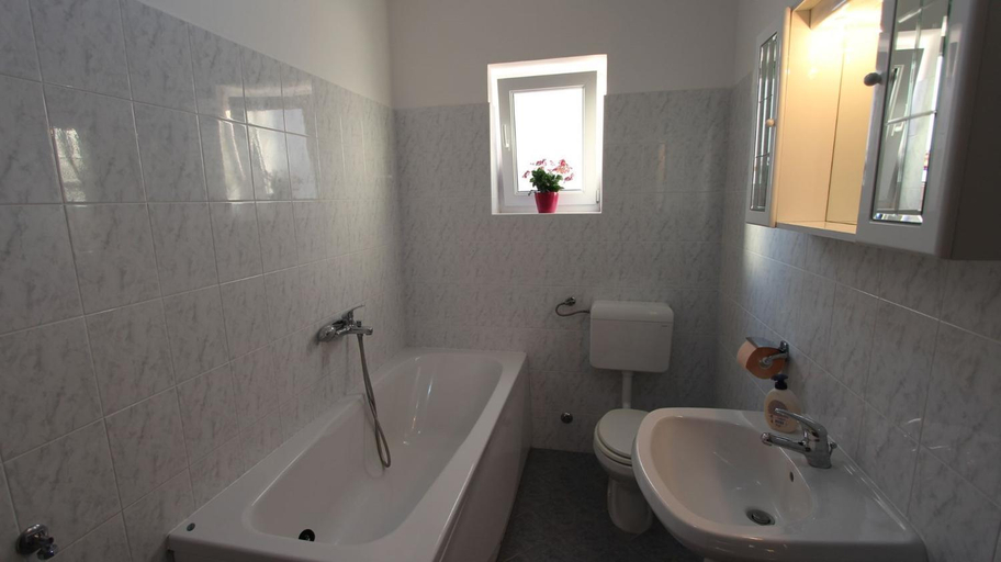 Bathroom 2, Apartments Vrbovcan, Malinska-Dubašnica